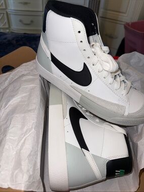 Nike kids 6.5 Youth Nike Blazer Mid ‘77 SE